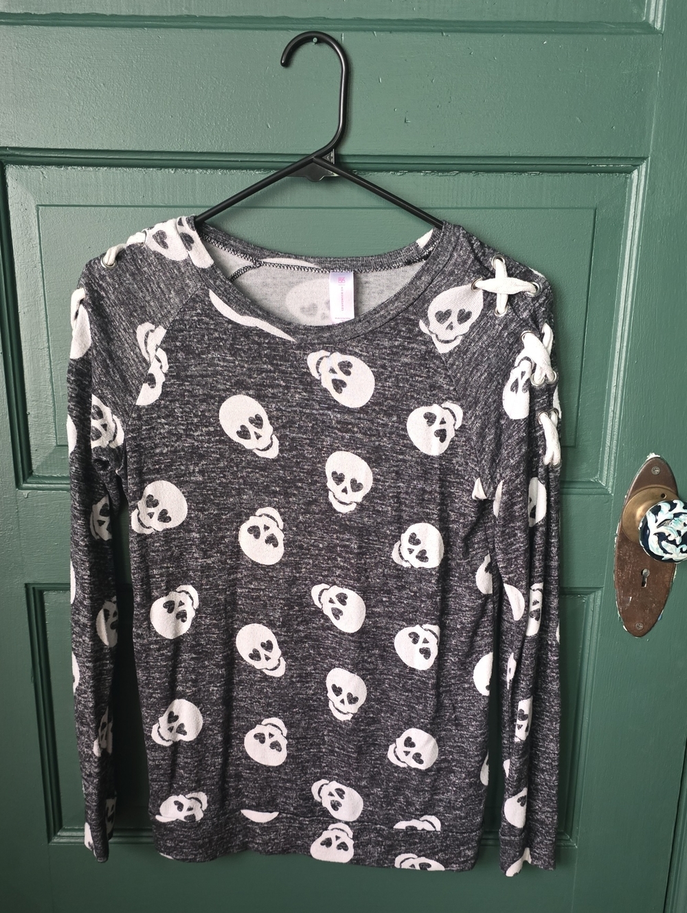 No Boundaries Black & White Skull Crewneck Top